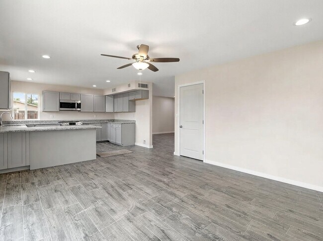 3901 W Glenn Dr Phoenix, AZ 85051 photo 4