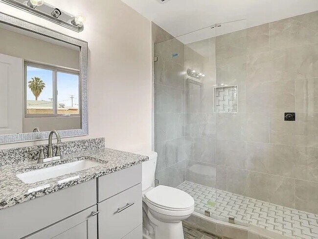 3901 W Glenn Dr Phoenix, AZ 85051 photo 2