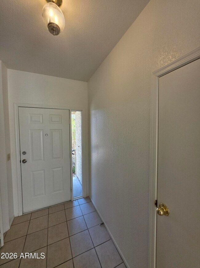 8229 W Yucca St photo 3