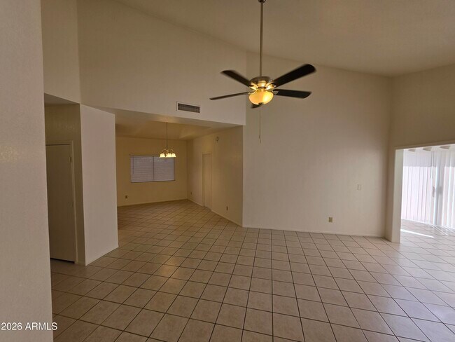 8229 W Yucca St photo 5