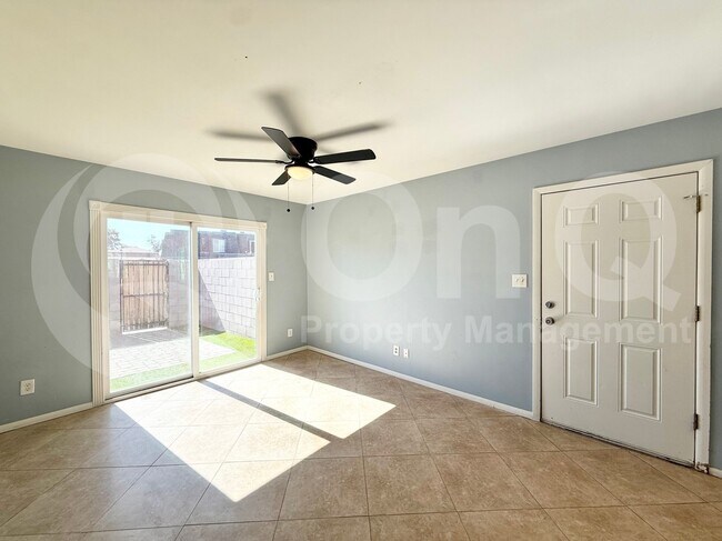 8051 N 32nd Ln Phoenix, AZ 85051 photo 4