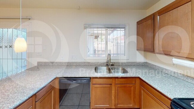 6653 N 44th Ave Glendale, AZ 85301 photo 2