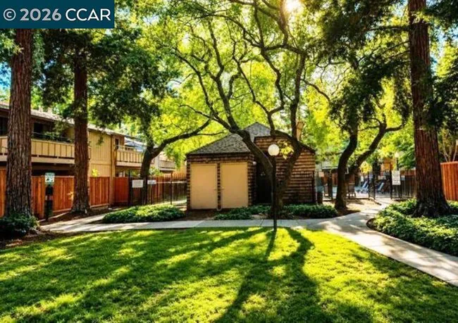 2144 Northwood Cir Concord, CA 94520 photo 3