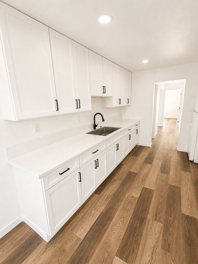 1291 83rd Ave Oakland, CA 94621 photo 2
