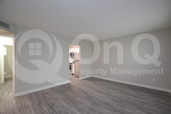 2202 W Devonshire Ave Phoenix, AZ 85015 photo 5
