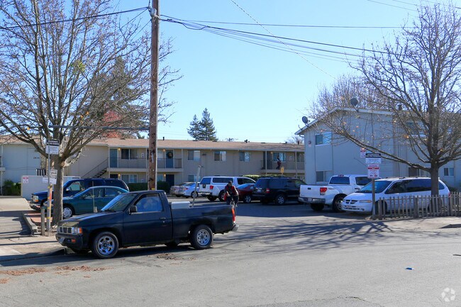 2BR/1BA Apartment on Papago Ct · Santa Rosa photo 4