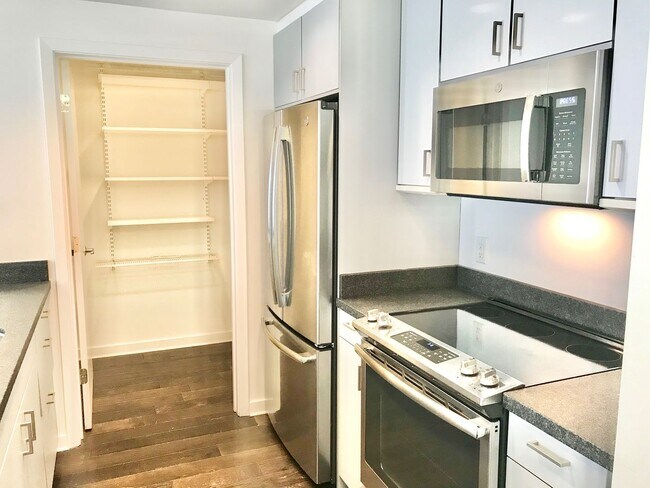 451 Kansas St San Francisco, CA 94107 photo 2