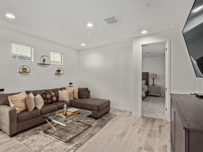 4319 N 93rd Ln Phoenix, AZ 85037 photo 4