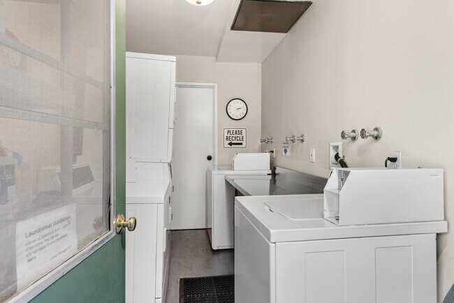 Lanai Apartments photo 5
