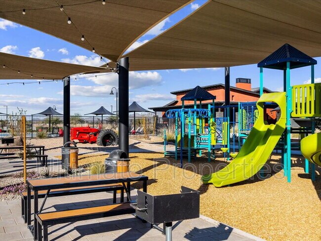 17866 W Washington St Goodyear, AZ 85338 photo 2