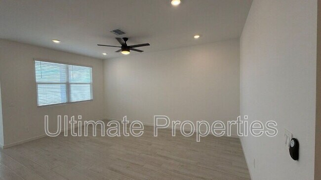 17866 W Washington St Goodyear, AZ 85338 photo 2