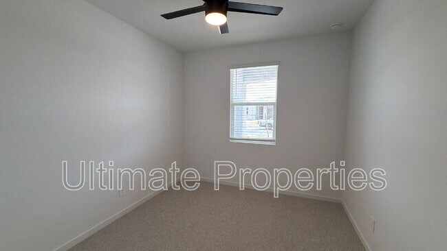 17866 W Washington St Goodyear, AZ 85338 photo 4