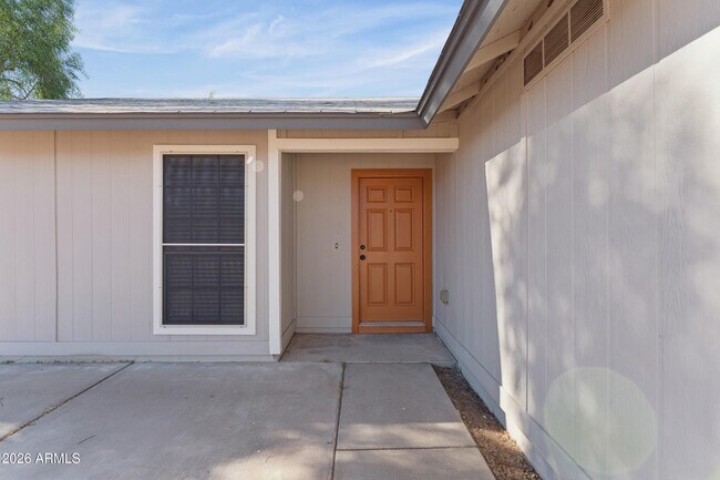 7214 W Sierra Vista Dr Glendale, AZ 85303 photo 2