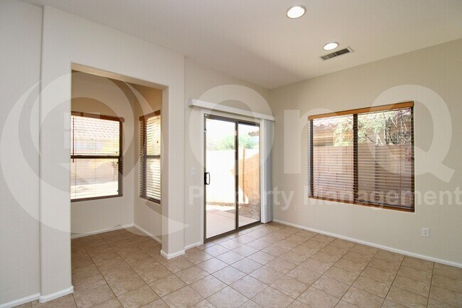 44583 W Windrose Dr Maricopa, AZ 85138 photo 4