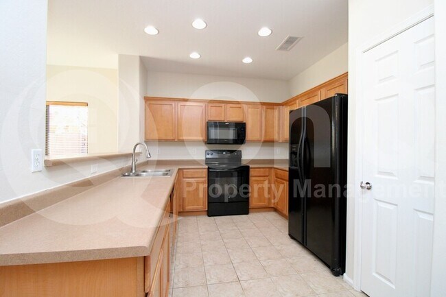 44583 W Windrose Dr Maricopa, AZ 85138 photo 3