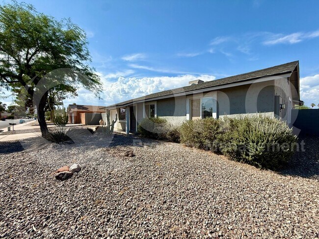 3732 E Marmora St Phoenix, AZ 85032 photo 4