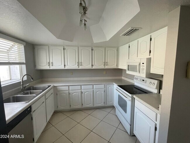 456 E Silver Creek Rd Gilbert, AZ 85296 photo 5