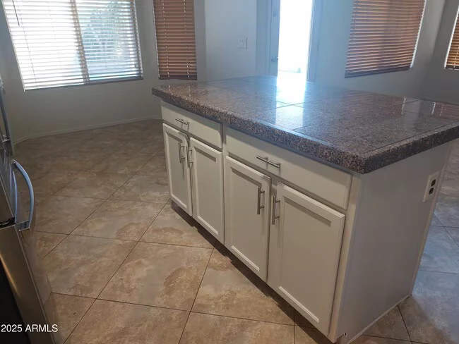 3239 E Kerry Ln Phoenix, AZ 85050 photo 4