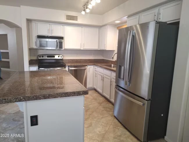 3239 E Kerry Ln Phoenix, AZ 85050 photo 5