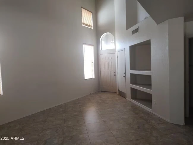 3239 E Kerry Ln Phoenix, AZ 85050 photo 3