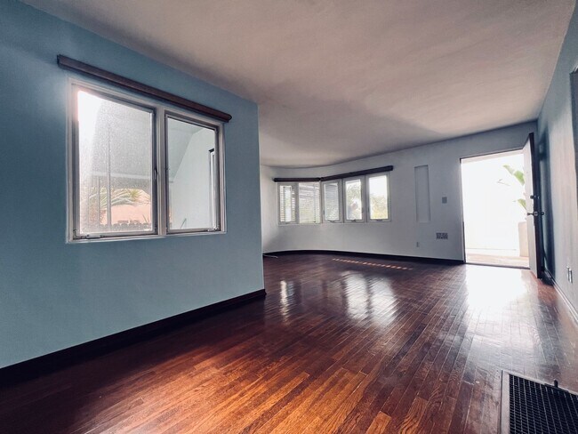 1688 Guy St San Diego, CA 92103 photo 4