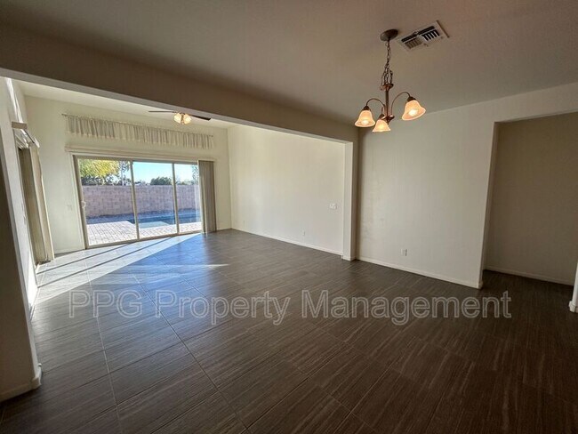 8609 N 89th Dr Peoria, AZ 85345 photo 4