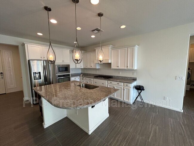 8609 N 89th Dr Peoria, AZ 85345 photo 2