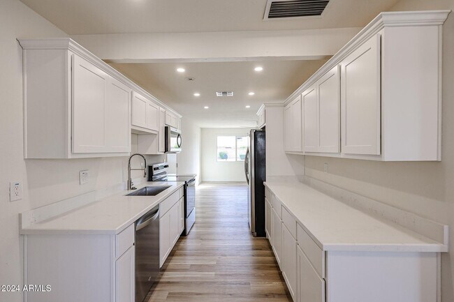 4352 E Grovers Ave Phoenix, AZ 85032 photo 4