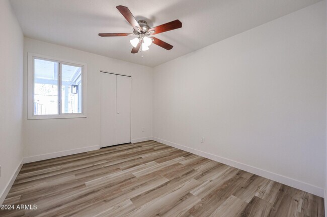 4352 E Grovers Ave Phoenix, AZ 85032 photo 5