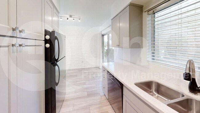 6925 E 4th St Scottsdale, AZ 85251 photo 2