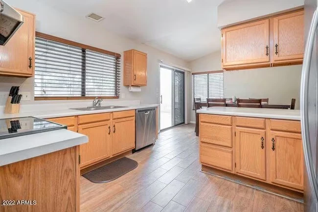 8826 W Diana Ave Peoria, AZ 85345 photo 5