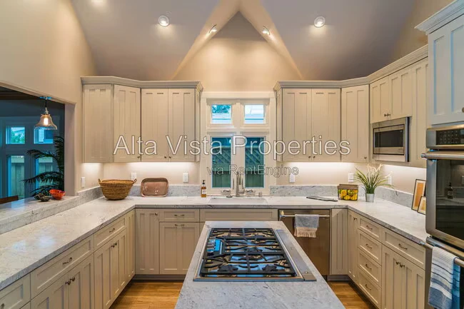 5606 Dolphin Pl San Diego, CA 92037 photo 4