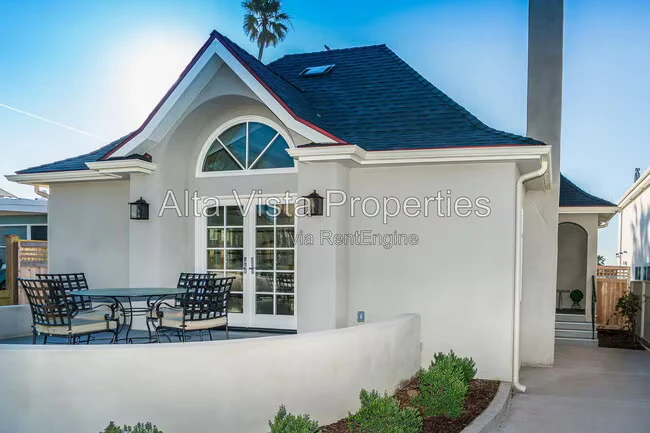 5606 Dolphin Pl San Diego, CA 92037 photo 2