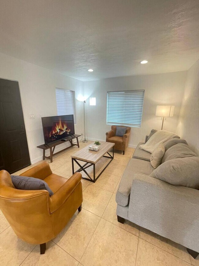 1920 W Mulberry Dr Phoenix, AZ 85015 photo 2