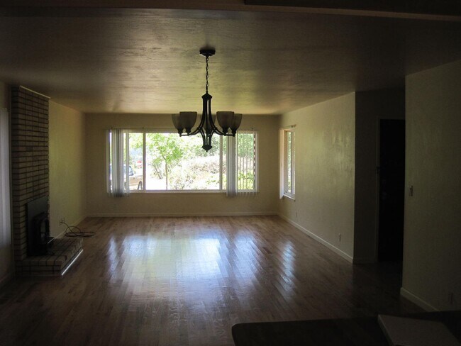 10 Blossom Way photo 3