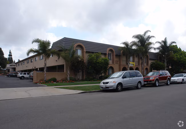 Elan Glover Court photo 2