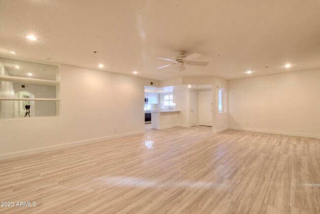 5104 N 32nd St Phoenix, AZ 85018 photo 3