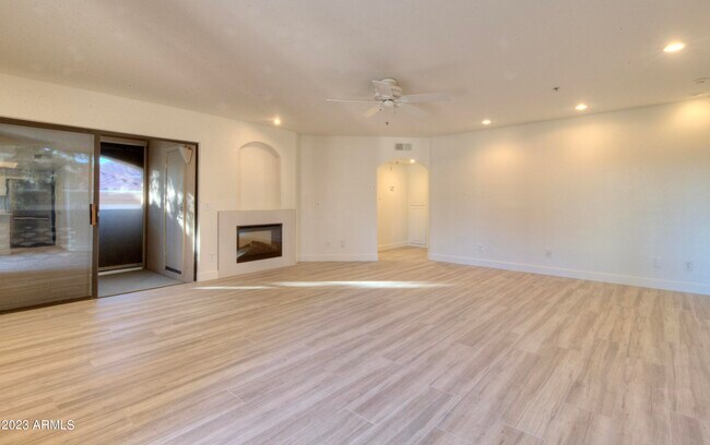5104 N 32nd St Phoenix, AZ 85018 photo 2