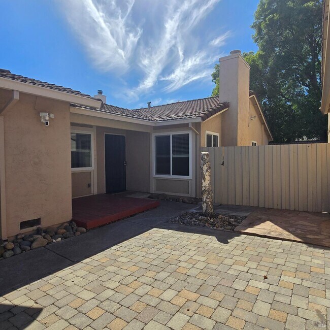 2717 Applewood Dr photo 4