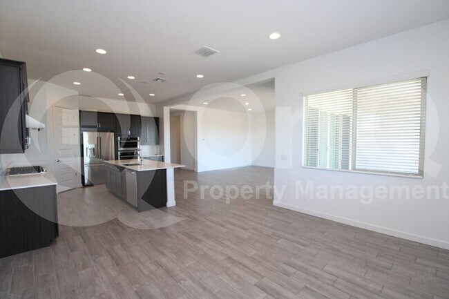24575 N 174th Dr Surprise, AZ 85387 photo 4