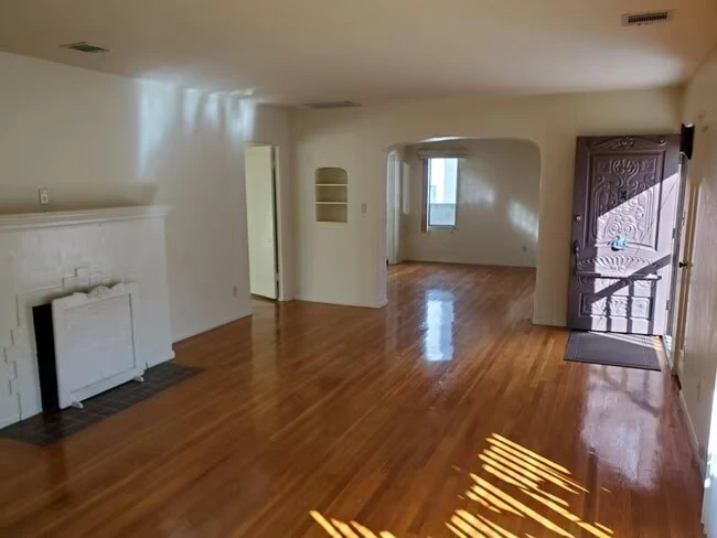 260 C Ave Coronado, CA 92118 photo 3