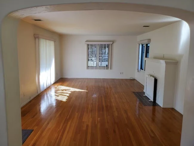 260 C Ave Coronado, CA 92118 photo 2