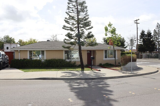 2004 Calaveras Rd Milpitas, CA 95035 photo 2