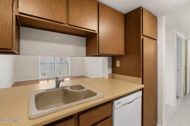 3033 E Devonshire Ave Phoenix, AZ 85016 photo 4