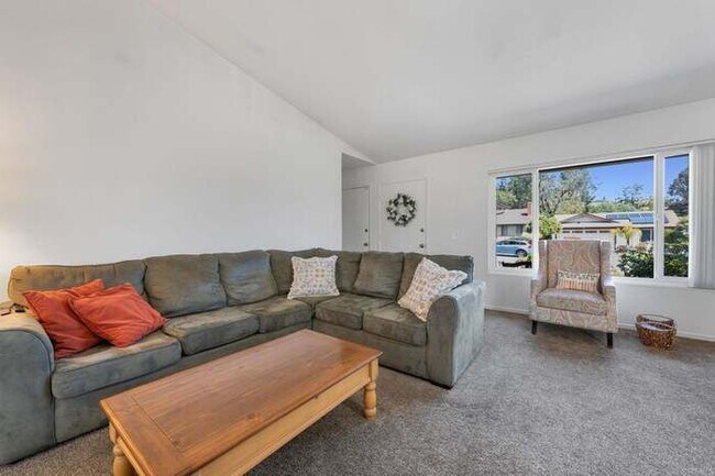 425 Blueridge Pl Escondido, CA 92026 photo 3
