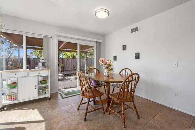 425 Blueridge Pl Escondido, CA 92026 photo 5
