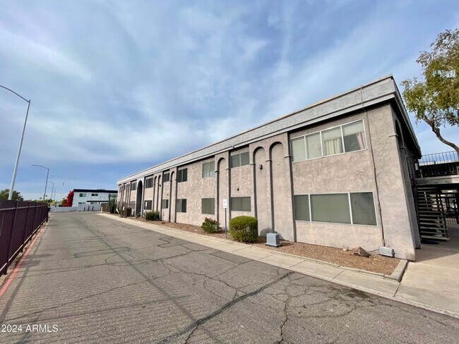 424 W Brown Rd Mesa, AZ 85201 photo 2