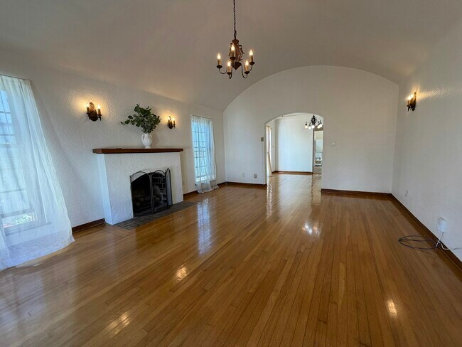 3138 Bancroft St San Diego, CA 92104 photo 3