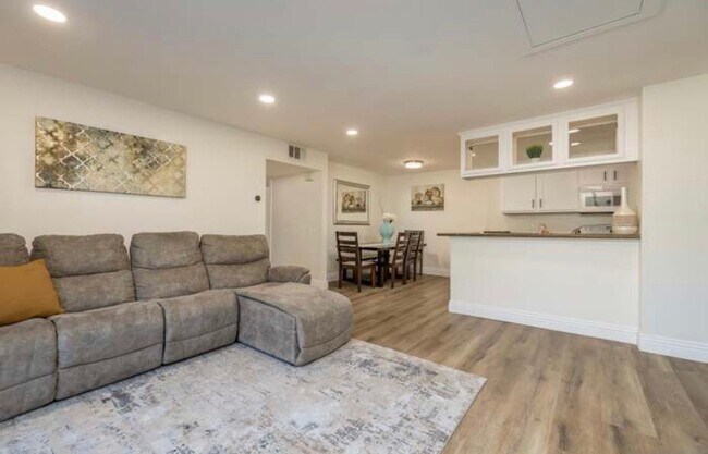 12730 Laurel St photo 2