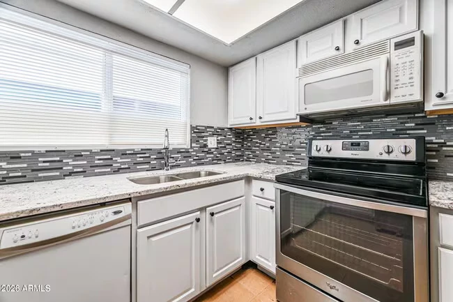 1560 W Sahuaro Dr Phoenix, AZ 85029 photo 4